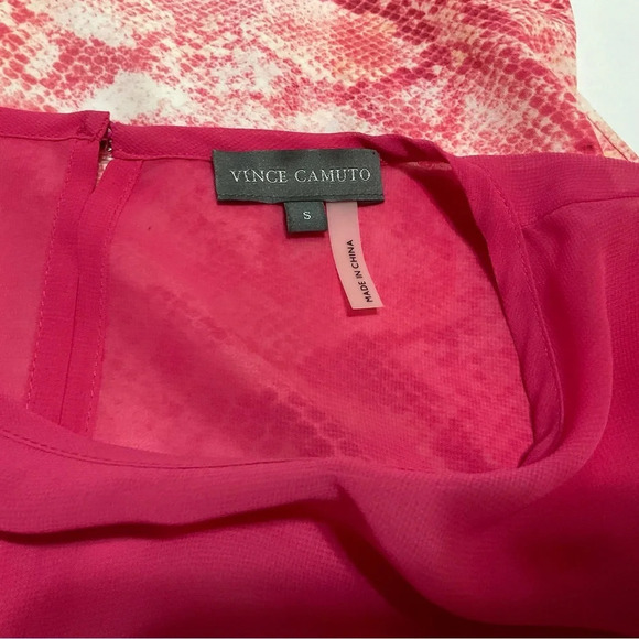 Vince Camuto pink snake print sleeveless blouse - Picture 5 of 12